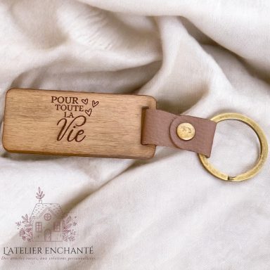 Porte-clé en bois avec inscription "Pour toute la vie" et attache en métal doré.